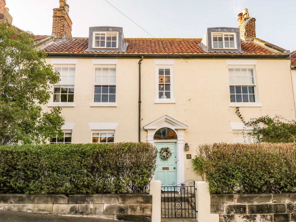 Stewart House — 4-Star Luxury Hotel in Whitby, United Kingdom