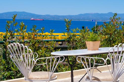 Almyros Aktis mountain and sea apartment — 4-Star Luxury Hotel in Kalamata, Greece