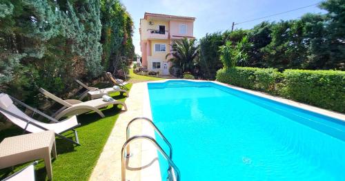Luxury villa El Verano with private pool — 4-Star Luxury Hotel in Kalyvia Thorikou, Greece