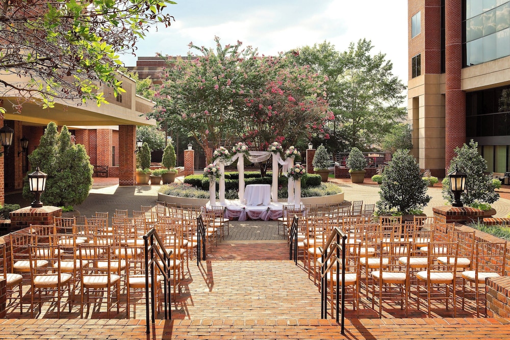 Sheraton Suites Old Town Alexandria - photo 61