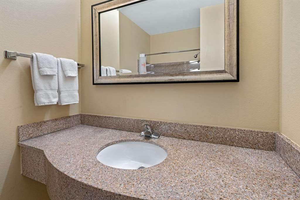 La Quinta Inn & Suites by Wyndham Morgan City - photo 21