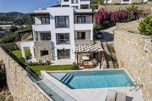 Villa Castle by EvTatilim Bodrum City Center — 4-Star Luxury Hotel in Bodrum, Turkey