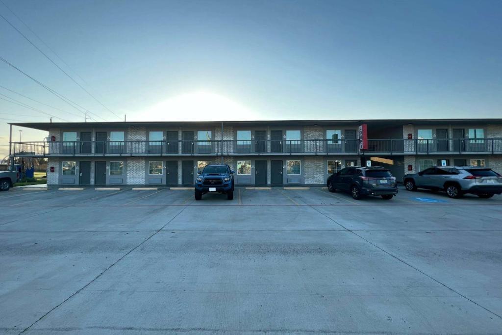 Super 8 by Wyndham Sulphur South - photo 19