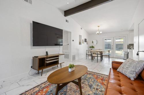 Austin Dunstan by Barclé in Austin, United States