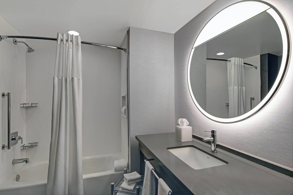 Courtyard by Marriott Manhattan Aggieville - photo 16
