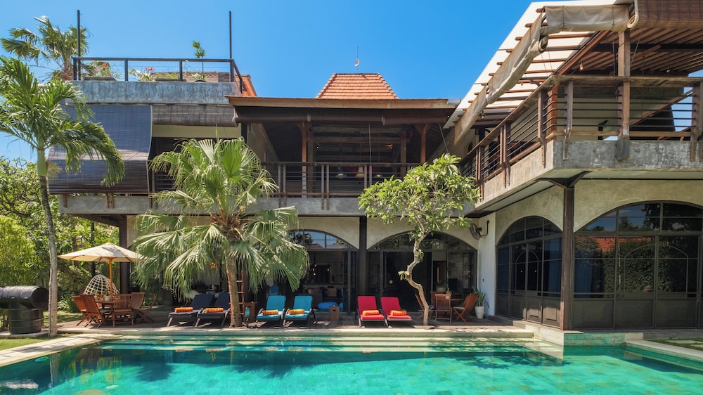 NicoNico Mansion by Villa Finder — 4-Star Luxury Hotel in Seminyak, Indonesia