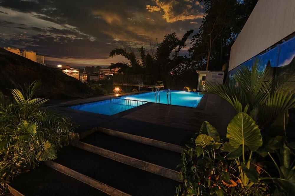 Holidays Garden Resort in Kalpatta, India