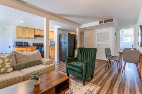 Entire Apt in South Seattle Workspace and Yard — 4-Star Luxury Hotel in Seattle, United States