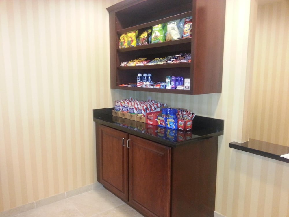Cobblestone Inn & Suites Bloomfield - photo 33