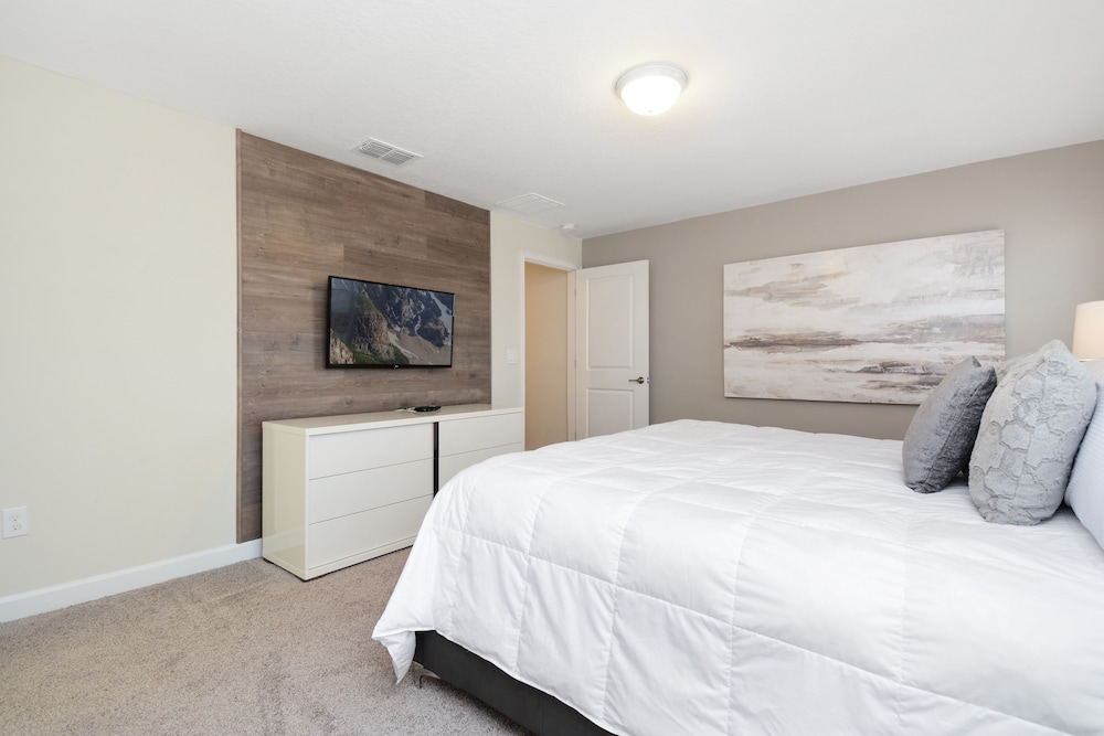 Four Bedrooms w Pool Townhome 4841 - photo 8