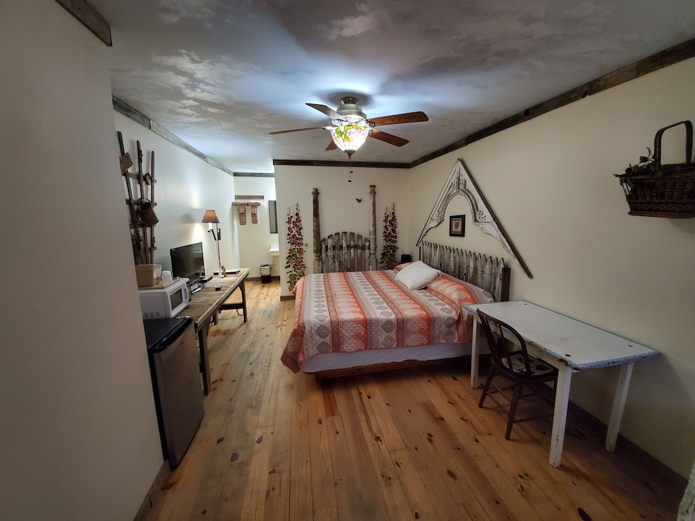 Jamesport Inn - photo 30