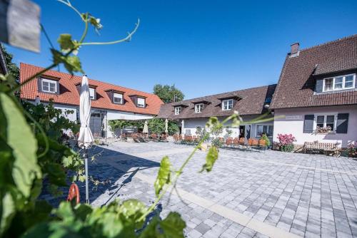 Weingut Kernwein — hotel in Seinsheim