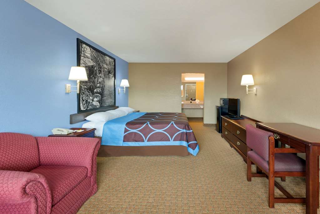Super 8 by Wyndham San Antonio Riverwalk Area - photo 9