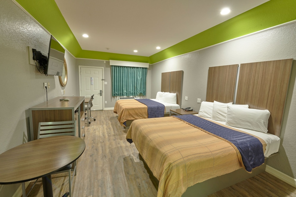Hotel Bliss Kemah - photo 22