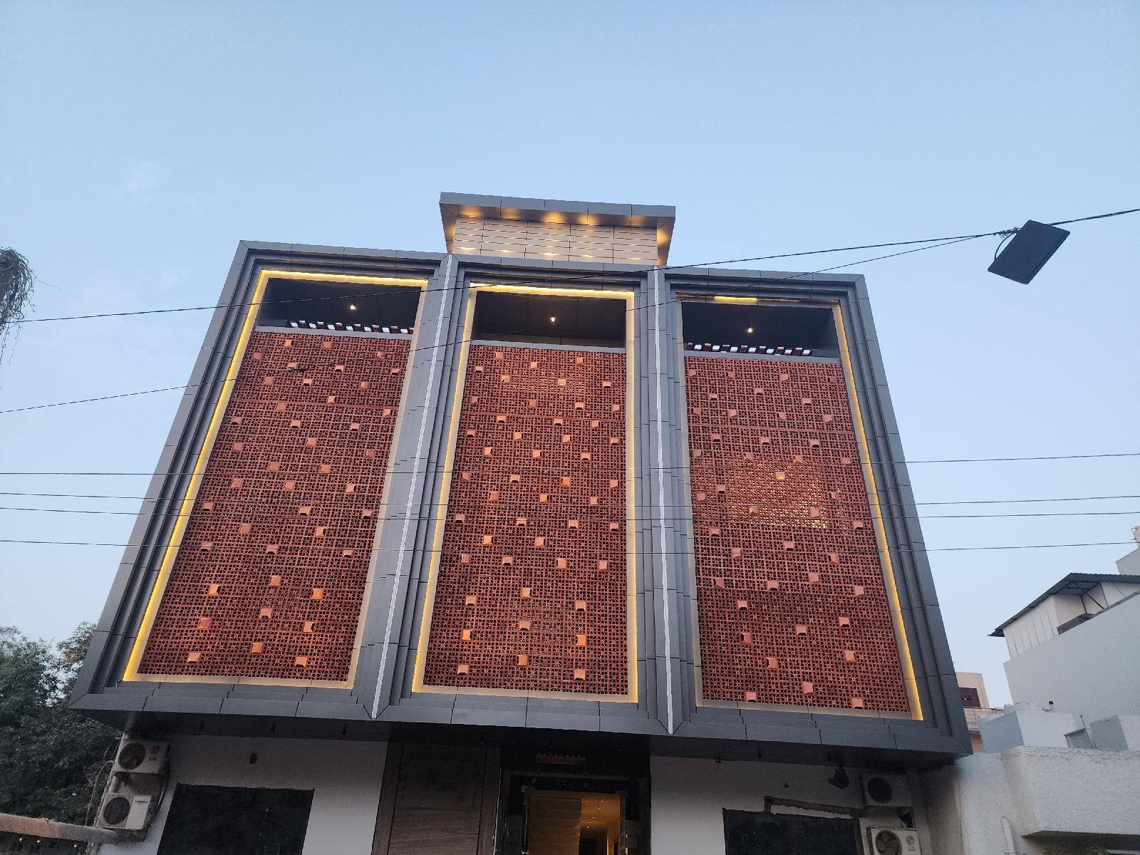 Square 9 Inn