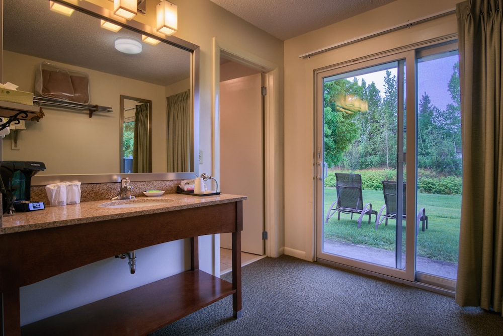Sun & Ski Inn And Suites - photo 24