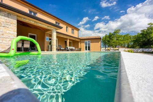 Villa Perla — 4-Star Luxury Hotel in Zminj, Croatia