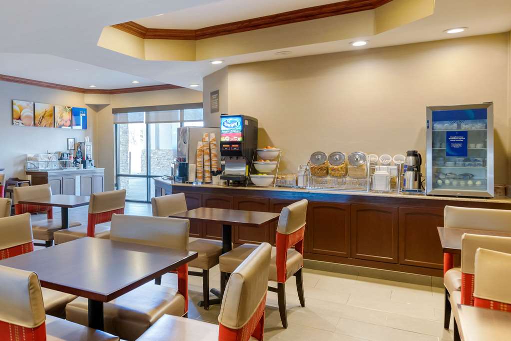 Comfort Suites South Haven near I 96 - photo 28