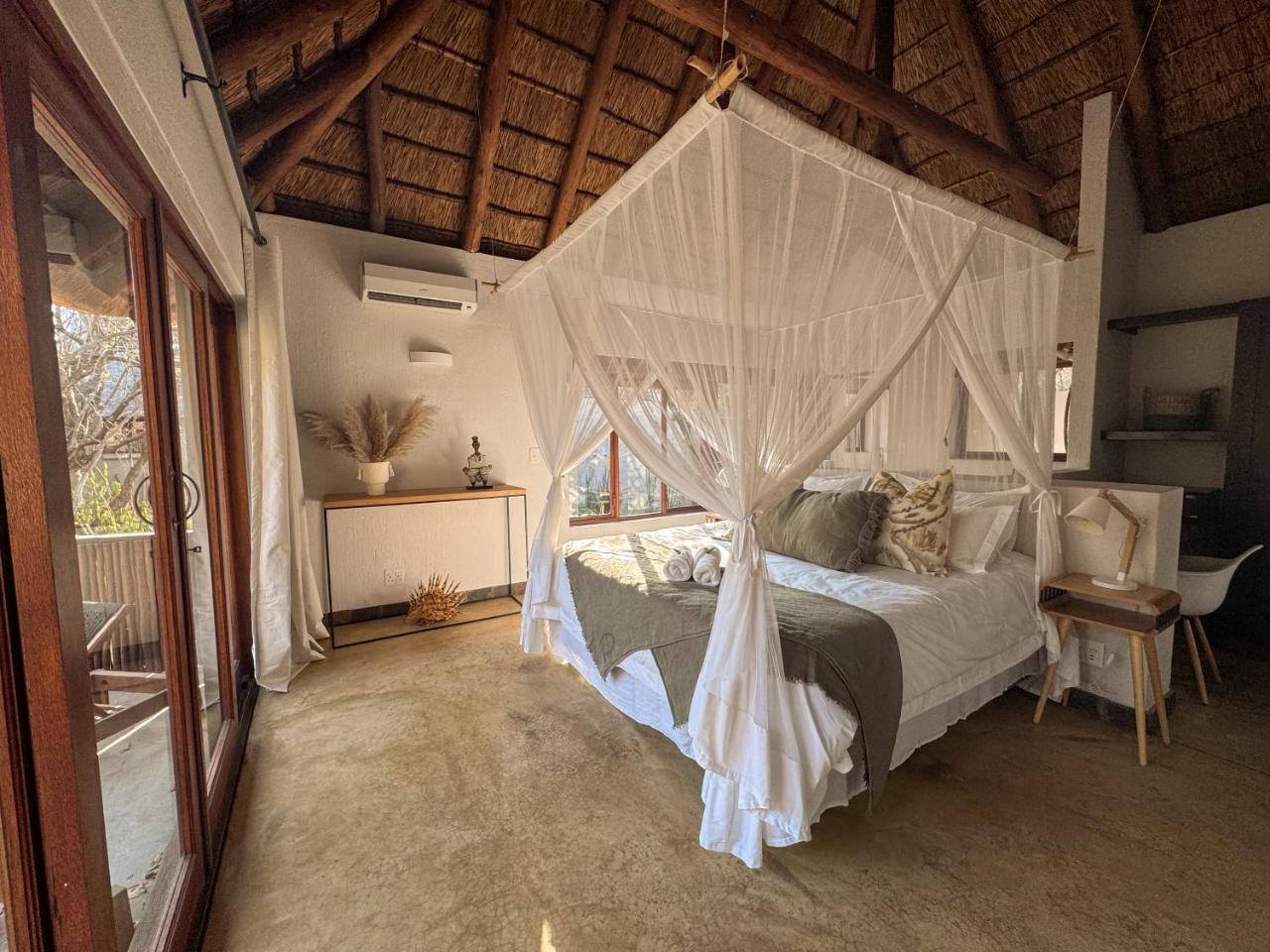 Raptors Lodge Nxalati — 4-Star Luxury Hotel in Hoedspruit, South Africa