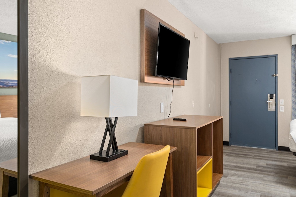 Extend A Suites Midtown Albuquerque - photo 15