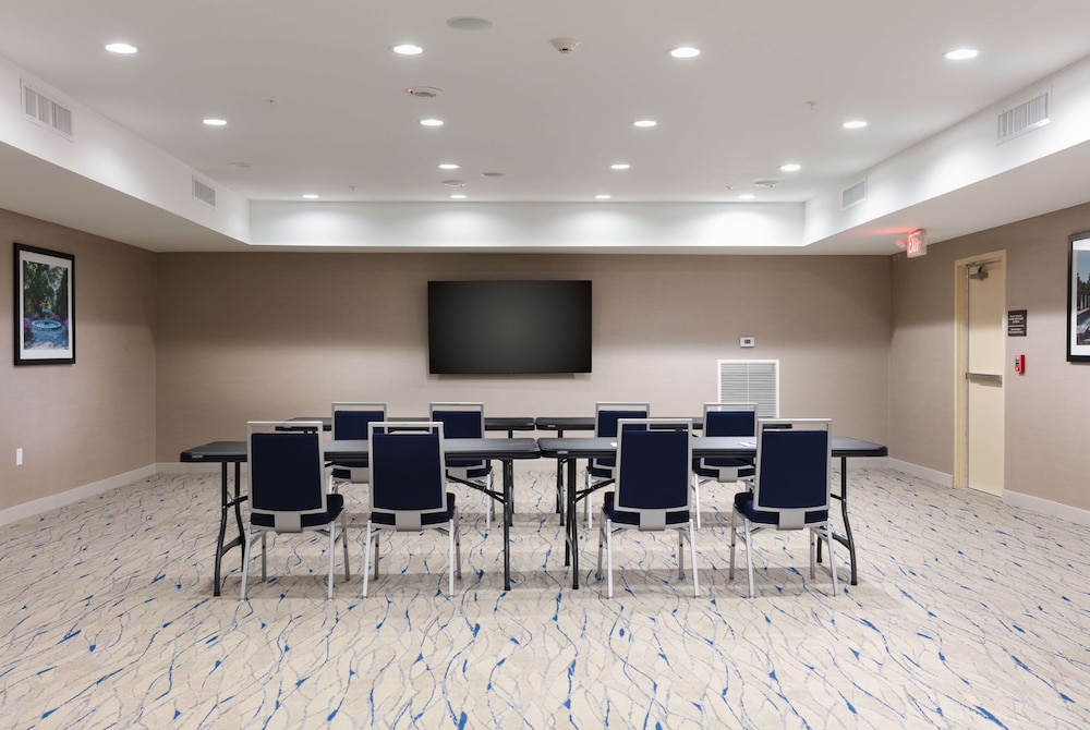 Hampton Inn Wetumpka - photo 39