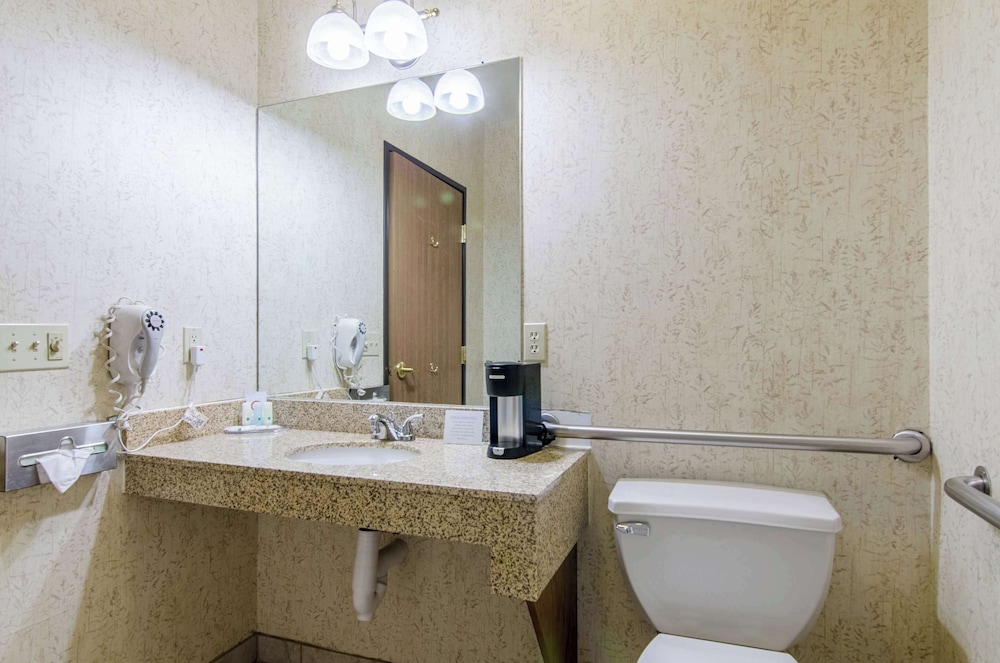 Quality Inn Junction City Near Fort Riley - photo 32