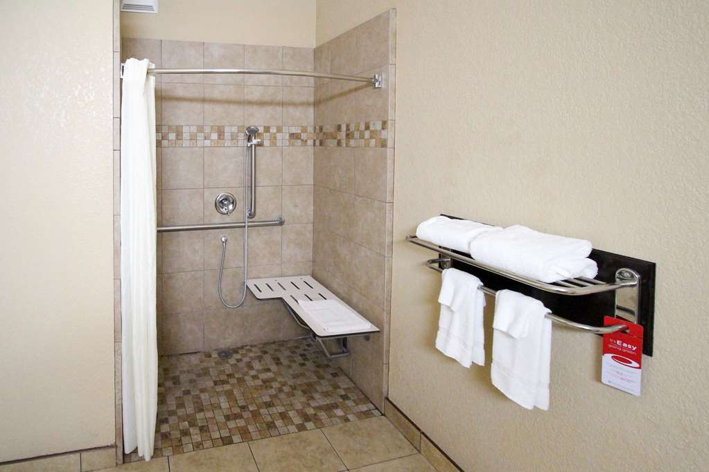 Econo Lodge Inn & Suites Fallbrook Downtown - photo 10