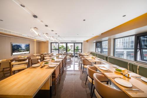 Atour Hotel Chengdu Xindu Wuliangye Cultural and Sports Center — 4-Star Luxury Hotel in Chengdu, People's Republic of China