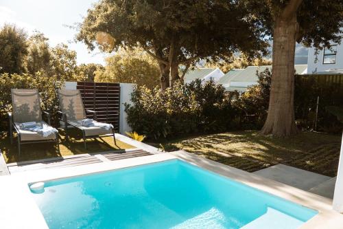 The Crescent Hideaway - carbon neutral hotel in Unknown City