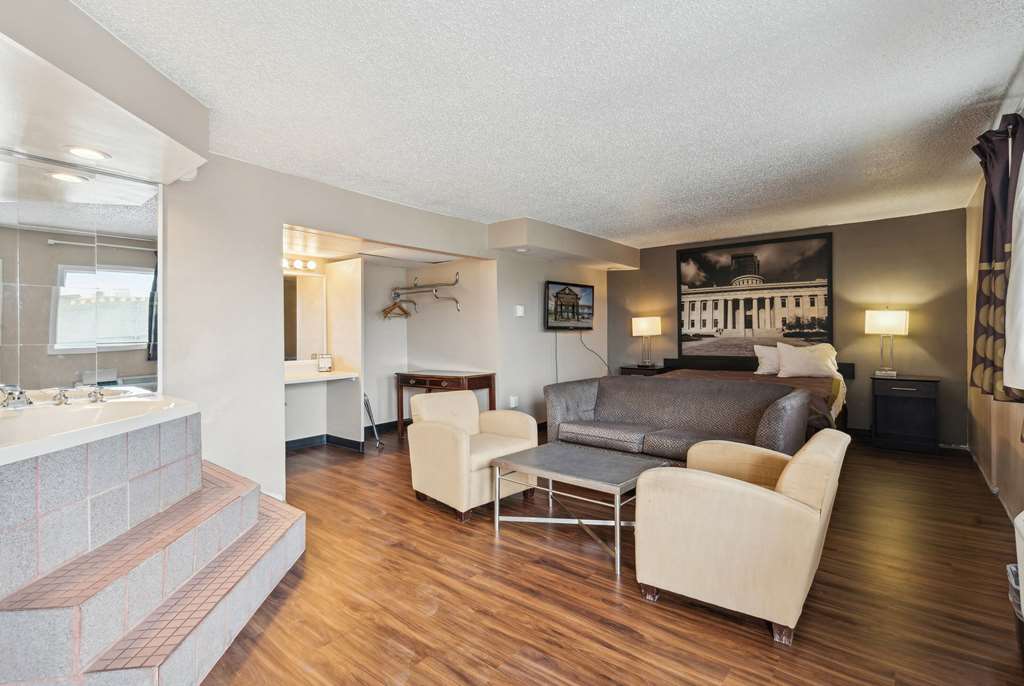 Super 8 by Wyndham Millbury Toledo - photo 16