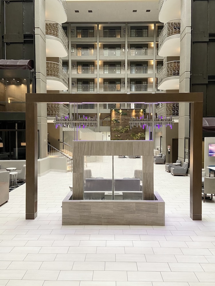 Embassy Suites by Hilton Chicago Schaumburg Woodfield - photo 38