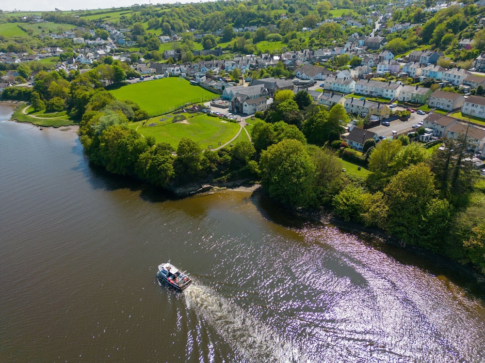 Teifi Villa — 4-Star Luxury Hotel in Cardigan, United Kingdom