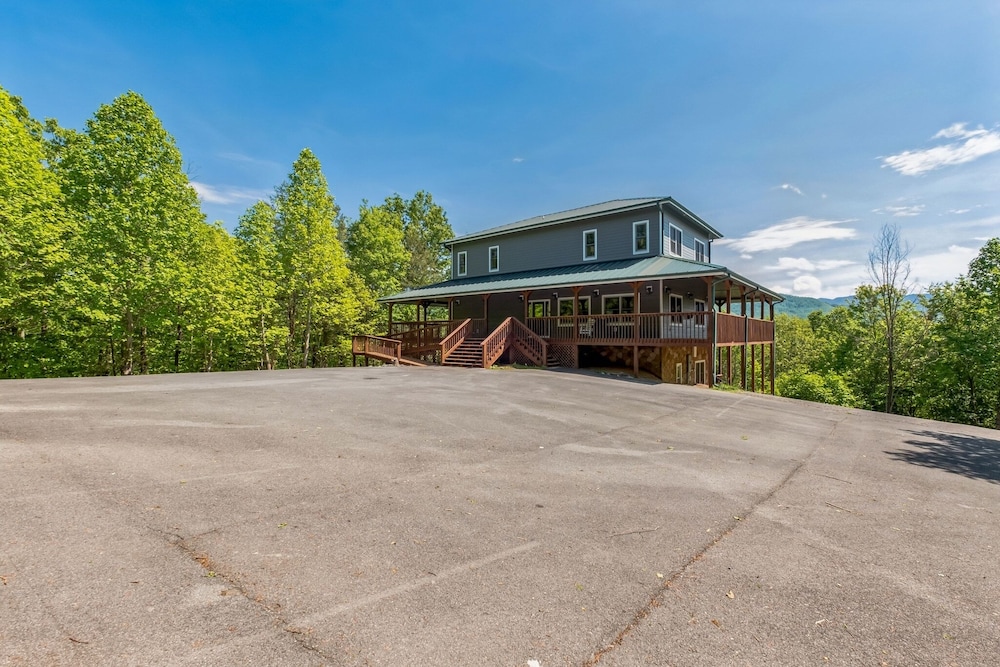 Heavenly Views Amazing Mountain Views 8 Bedroom Cabin by Heavenly Views Resort - photo 35
