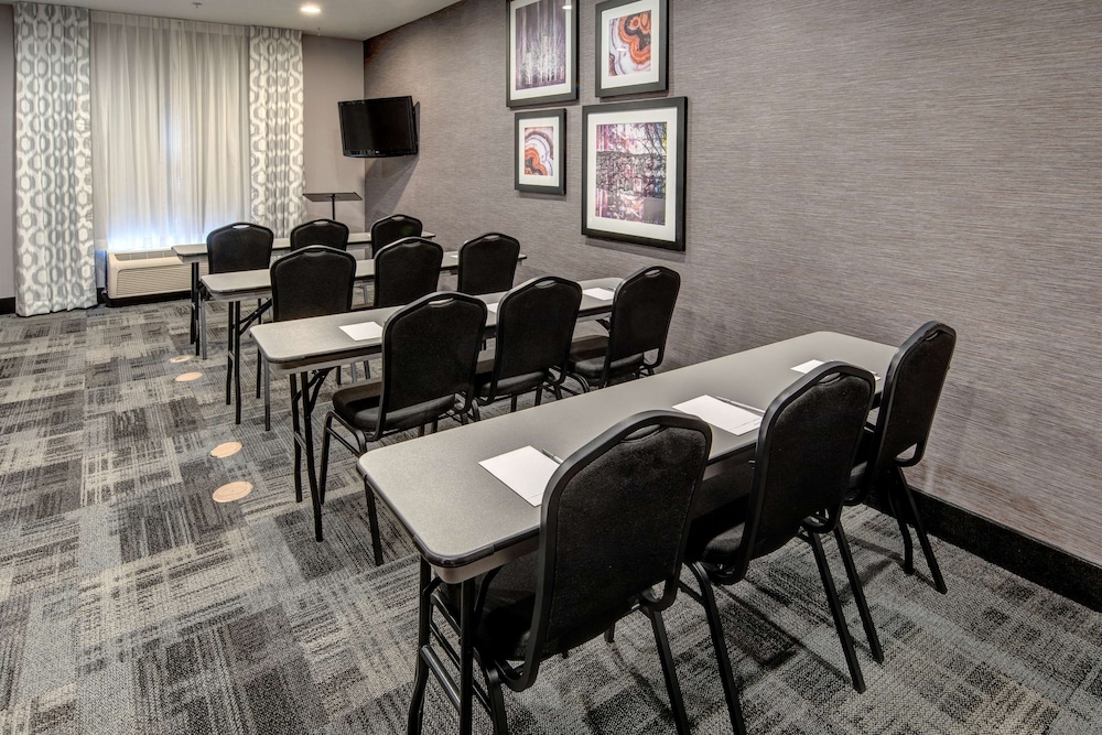Hampton Inn Arkadelphia - photo 16