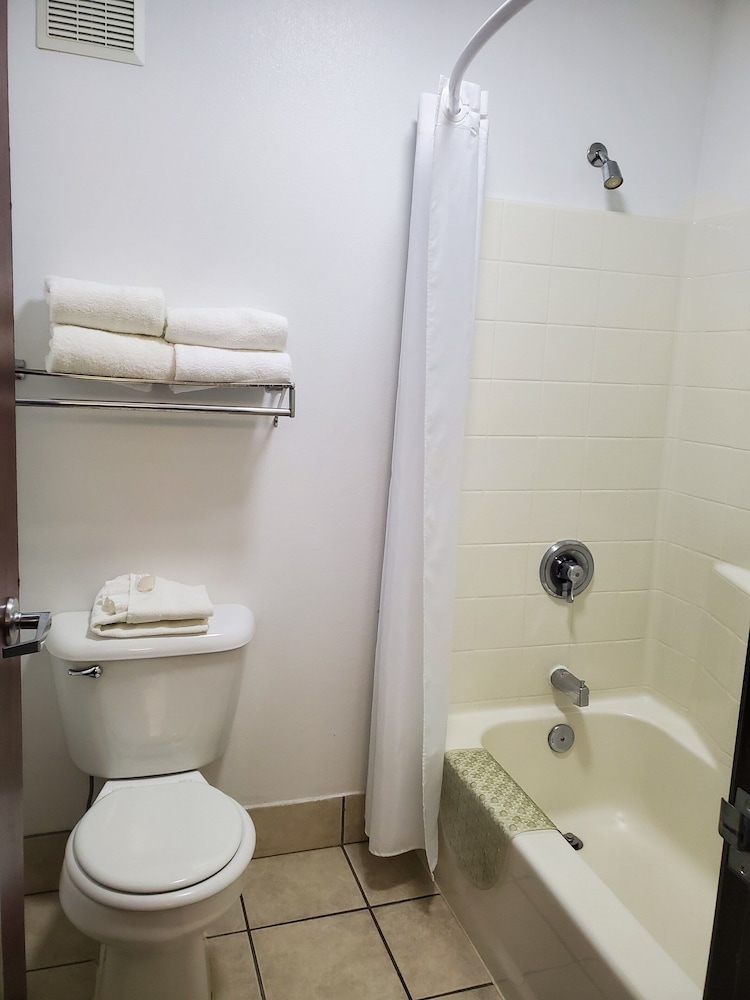 Omak Inn - photo 11