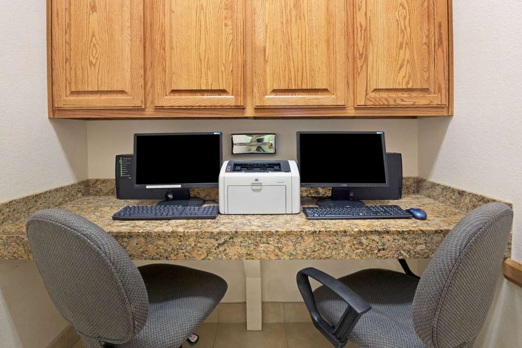 Super 8 by Wyndham Austin Airport South - photo 11