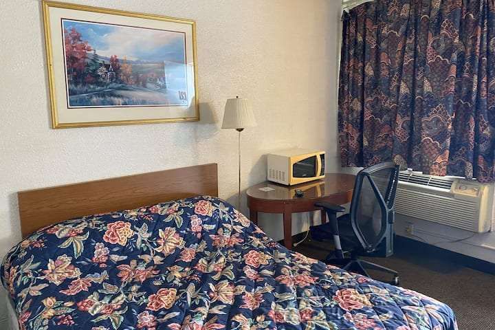 Super 8 by Wyndham Rockford South - photo 26