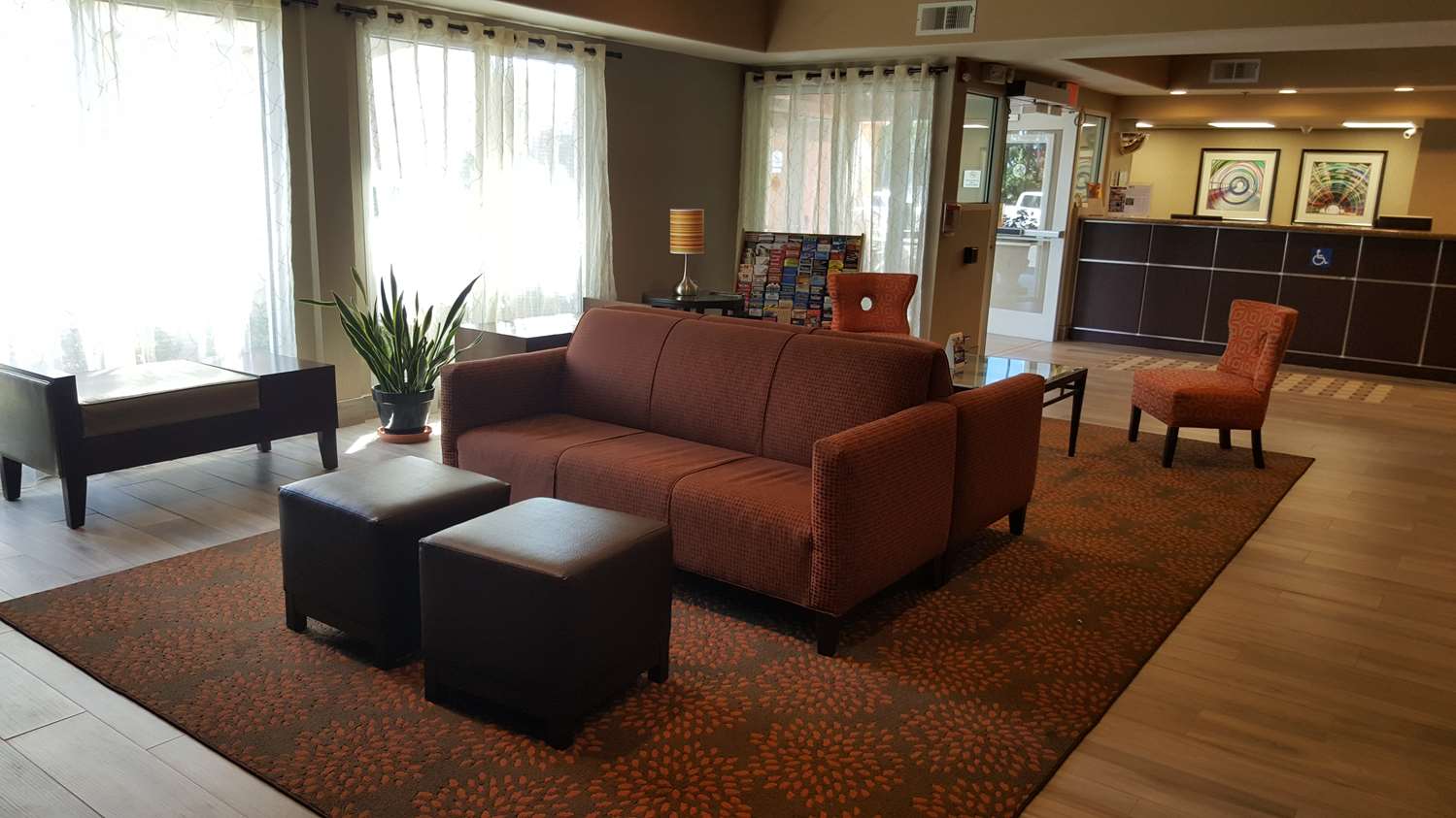 Airport Inn and Suites - photo 13