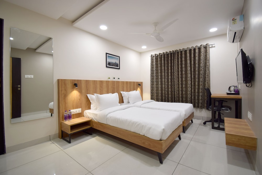 Blue Bells Hotel — Indore — photo 2