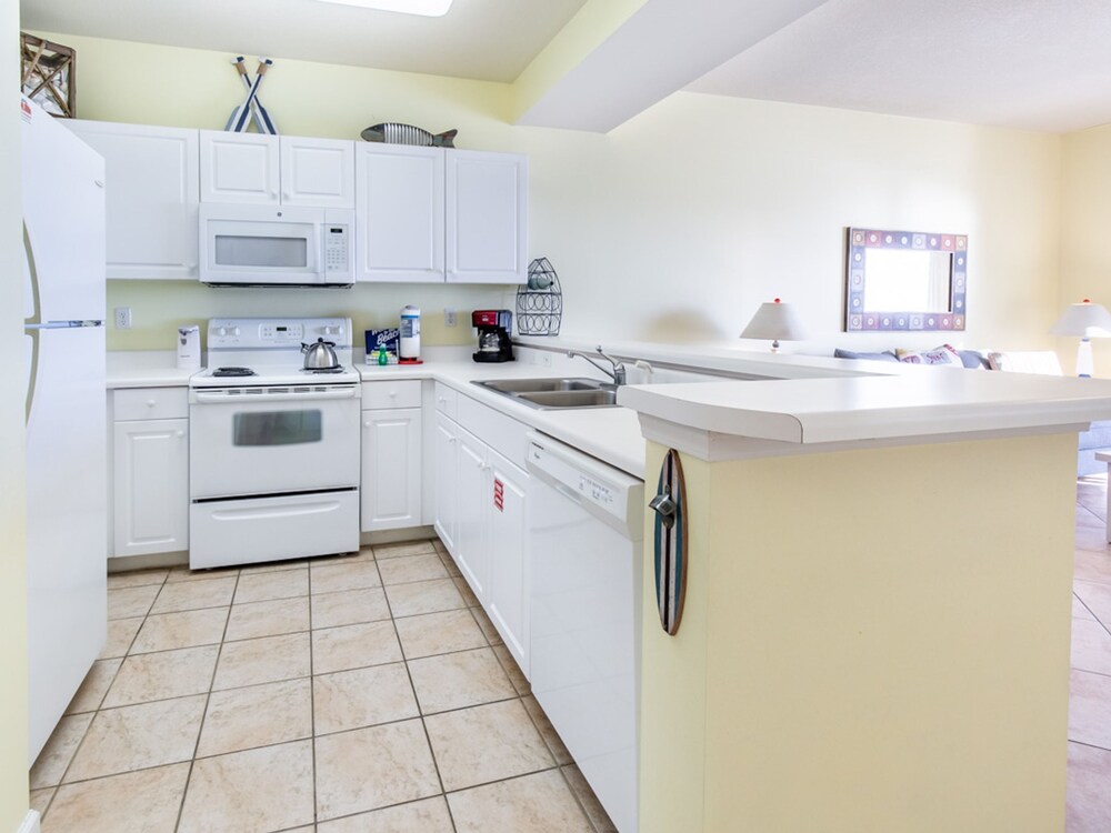 Pelican Isle 606 by RedAwning - photo 7
