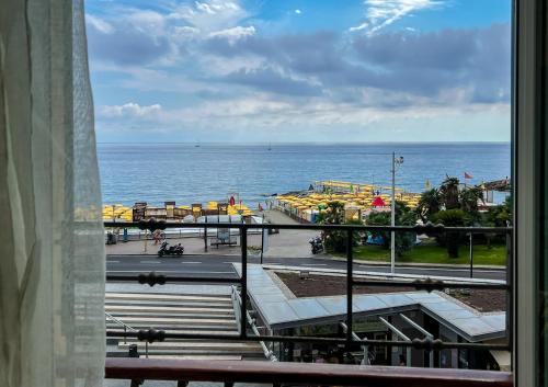 Splendido Appartamento Con Vista Mare Su Piazza Dante — 4-Star Luxury Hotel in Varazze, Italy