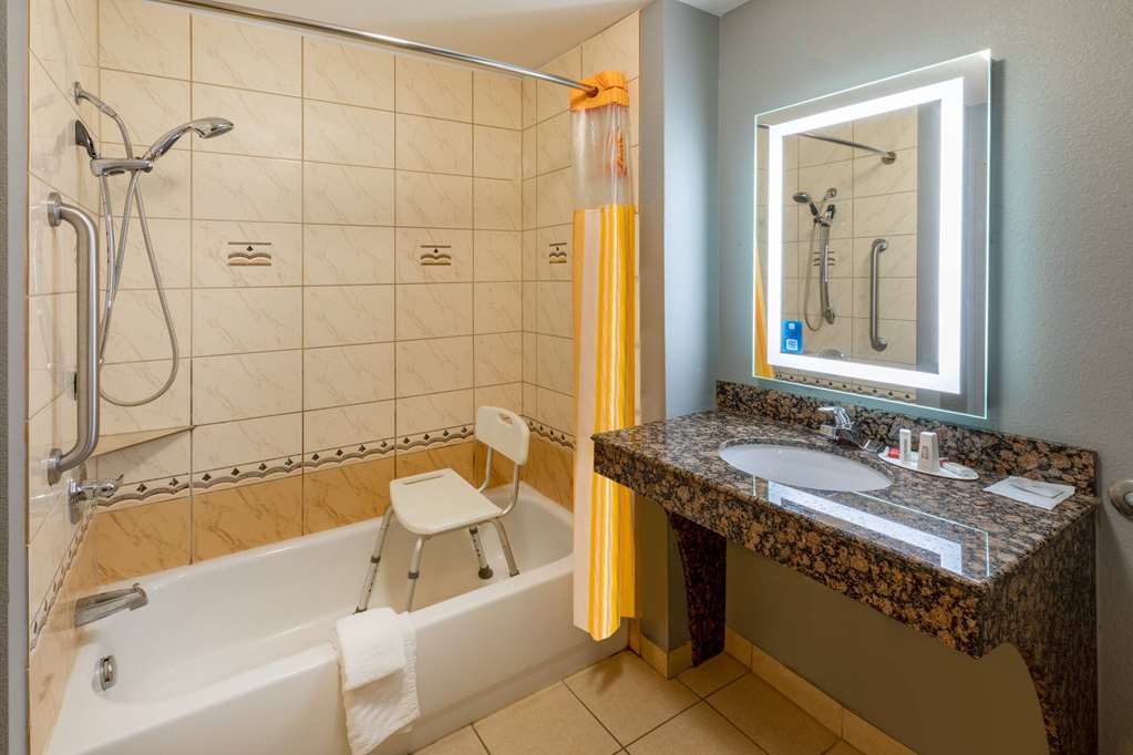 La Quinta Inn & Suites by Wyndham Bridgeport - photo 22