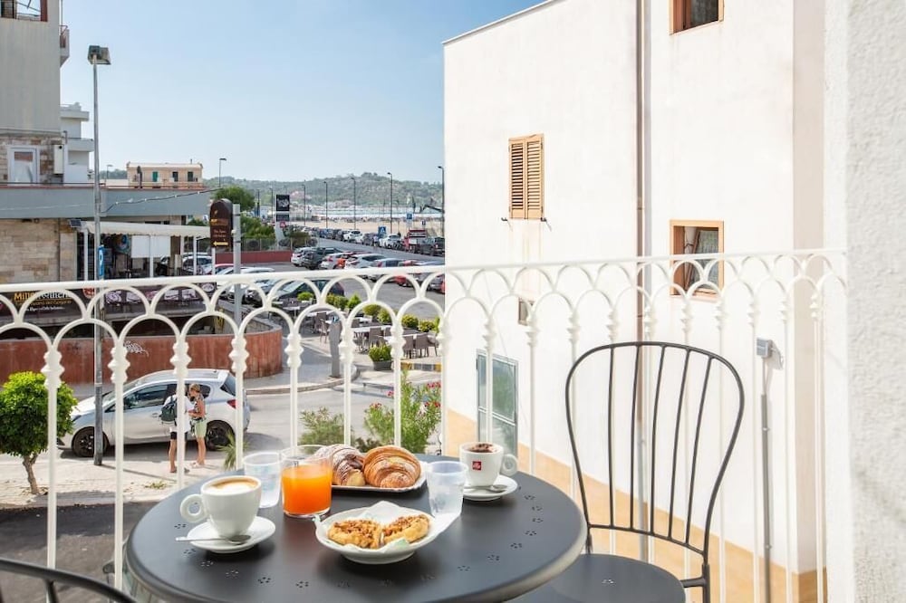Le Dune Luxury Rooms — 4-Star Luxury Hotel in Vieste, Italy