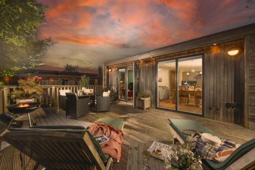 Cedar Lodge Strawberryfield Park — 4-Star Luxury Hotel in Cheddar, United Kingdom