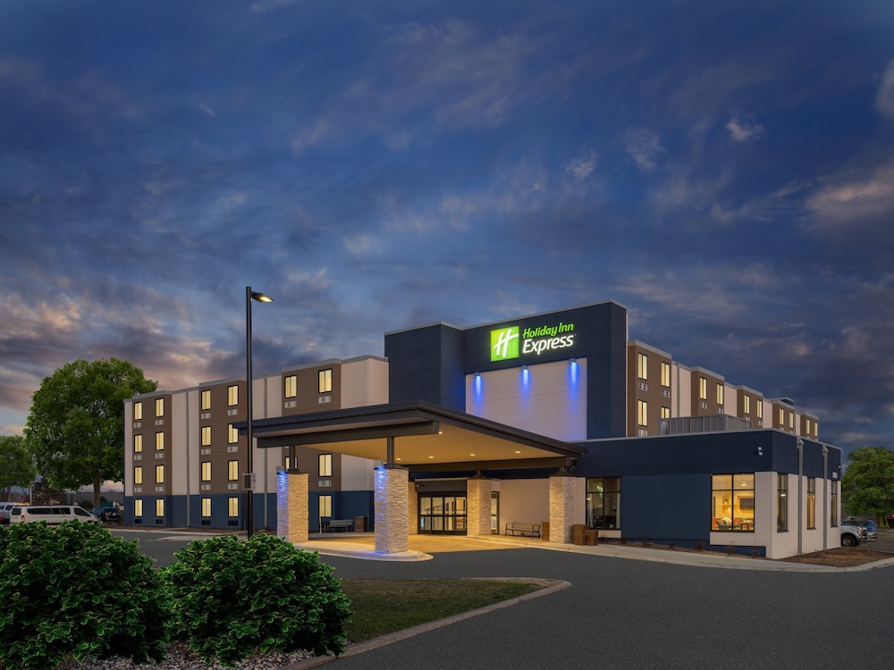 Holiday Inn Express Minneapolis West Plymouth by IHG - photo 42