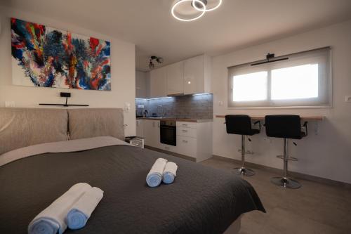 Studio with panoramic Athens view — 4-Star Luxury Hotel in Athens, Greece