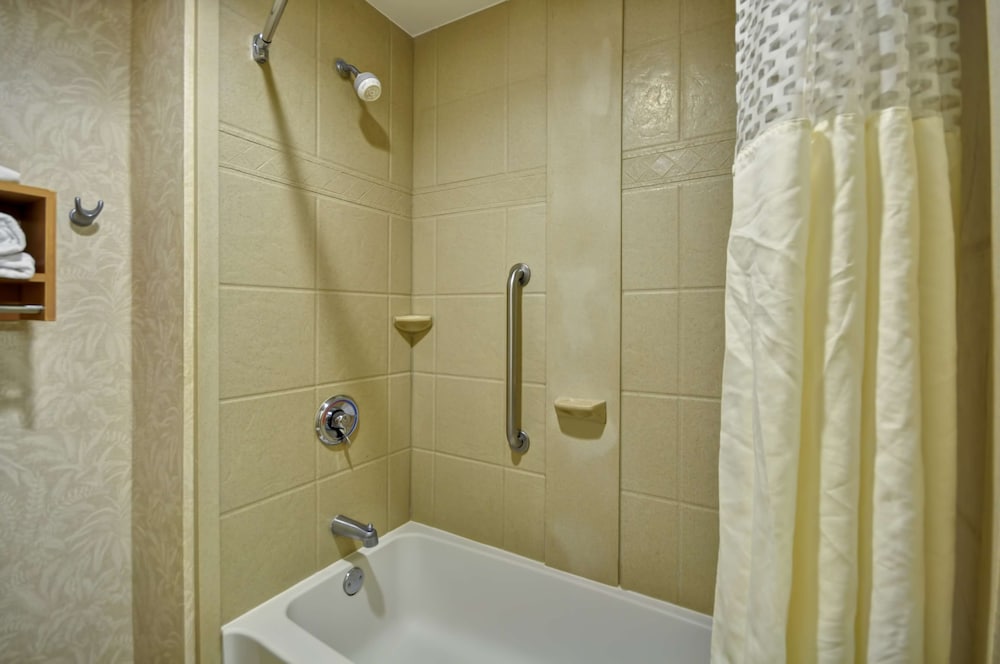 Hampton Inn & Suites Charleston Mt. Pleasant Isle Of Palms - photo 29
