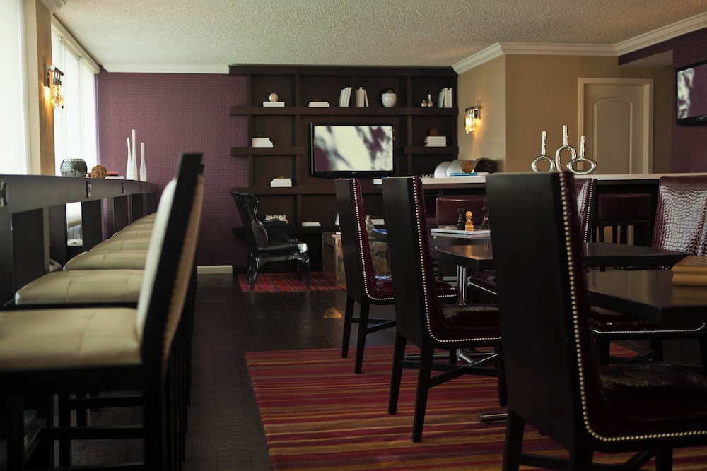Renaissance Chicago North Shore Hotel - photo 55