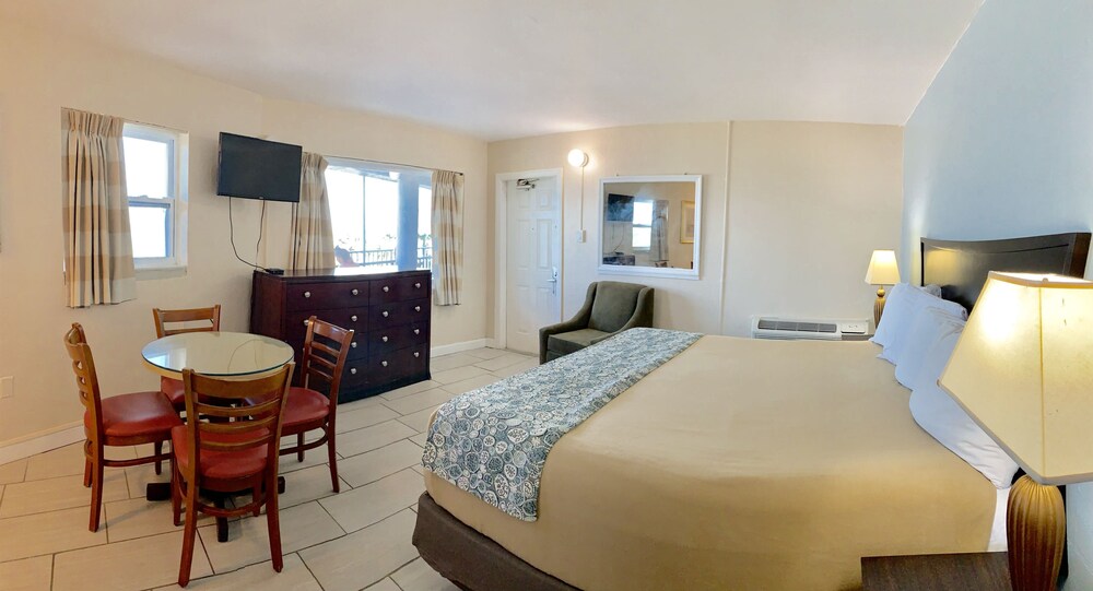 Sunrise Inn On The Beach - photo 6
