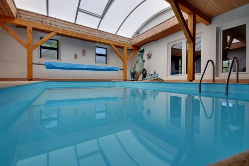 Holiday Home Kvitek — 5-Star Luxury Hotel in Nasavrky, Czech Republic